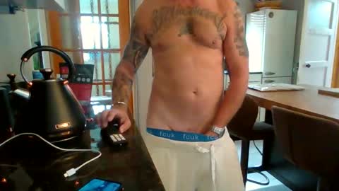 Snapshot of masked_masturbation_couple chatting on 11, 9, 2025 Masked Masturbation Couple online show from 11, 9, 2025