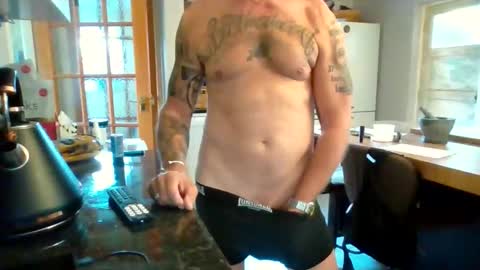 Snapshot of masked_masturbation_couple chatting on 24, 9, 2025 Masked Masturbation Couple online show from 24, 9, 2025