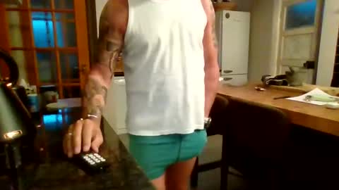 Snapshot of masked_masturbation_couple chatting on 9, 10, 2025 Masked Masturbation Couple online show from 9, 10, 2025