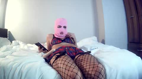 Snapshot of maskedmaeve chatting on 22, 10, 2025 Masked Maeve online show from 22, 10, 2025