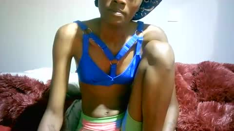 Snapshot of maskgang001 chatting on 2, 12, 2025 maskgang001 online show from 2, 12, 2025