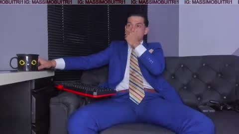 I am Massimo online show from 17, 11, 2025