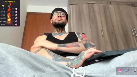 Snapshot of master_steven_01 chatting on 25, 10, 2025 steven online show from 25, 10, 2025