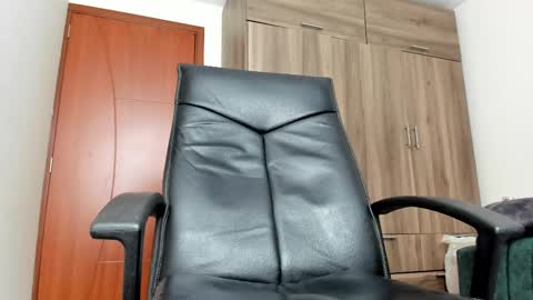 Snapshot of master_steven_01 chatting on 14, 11, 2025 steven online show from 14, 11, 2025