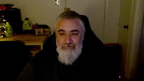 Snapshot of mastermcgirt chatting on 21, 12, 2025 Dave online show from 21, 12, 2025