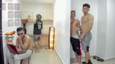 Team Cris Darwin- Fernando- Stiven- David online show from 15, 2, 2025