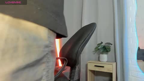 Snapshot of mateo_hunter chatting on 10, 11, 2025 MATEO HUNTER online show from 10, 11, 2025