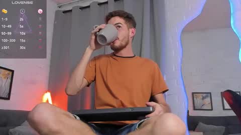 Snapshot of mateo_hunter chatting on 17, 11, 2025 MATEO HUNTER online show from 17, 11, 2025