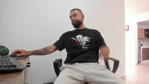 Snapshot of matheusbeard2 chatting on 30, 11, 2025 Matheus online show from 30, 11, 2025