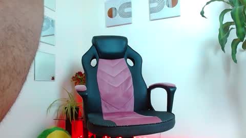 mathewhot3 online show from 9, 11, 2025