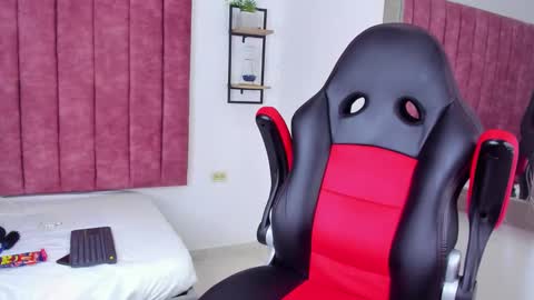 mathias cocks online show from 17, 1, 2025