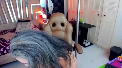 Sexy Hot Mature Sophy online show from 19, 4, 2026