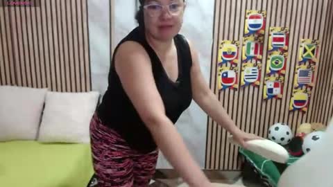 Snapshot of mature_wolf chatting on 4, 7, 2026 Sonia online show from 4, 7, 2026