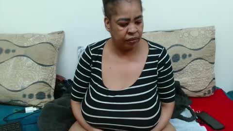 Snapshot of maturedbootyqueen chatting on 25, 5, 2026 QUEEN online show from 25, 5, 2026