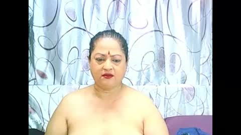 Snapshot of matureindian654u chatting on 4, 5, 2026 matureindian654u online show from 4, 5, 2026