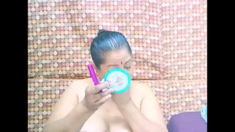 Snapshot of matureindian654u chatting on 27, 5, 2026 matureindian654u online show from 27, 5, 2026