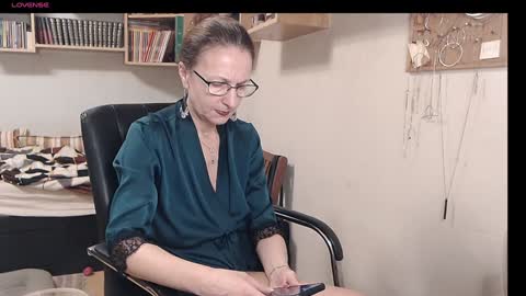 Snapshot of maturekate chatting on 17, 12, 2024 maturekate online show from 17, 12, 2024