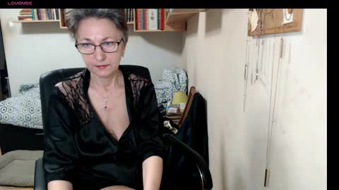 Snapshot of maturekate chatting on 12, 9, 2025 maturekate online show from 12, 9, 2025