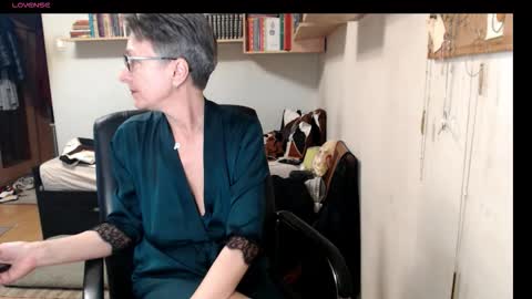 Snapshot of maturekate chatting on 1, 10, 2025 maturekate online show from 1, 10, 2025