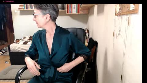 Snapshot of maturekate chatting on 4, 10, 2025 maturekate online show from 4, 10, 2025