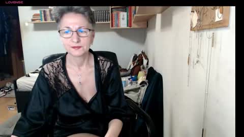 Snapshot of maturekate chatting on 5, 10, 2025 maturekate online show from 5, 10, 2025