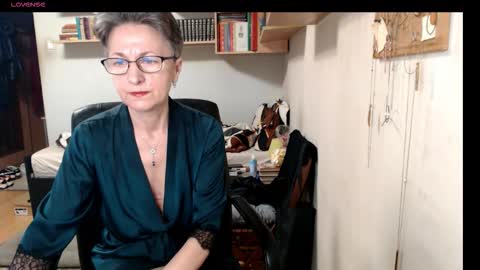 Snapshot of maturekate chatting on 7, 10, 2025 maturekate online show from 7, 10, 2025