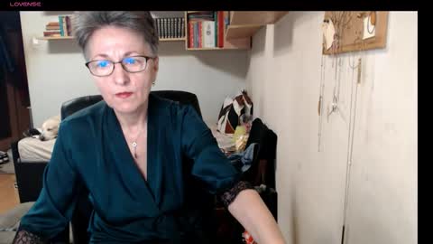 Snapshot of maturekate chatting on 9, 10, 2025 maturekate online show from 9, 10, 2025