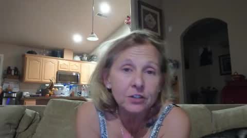 Snapshot of matureluvin chatting on 5, 12, 2025 JustUs online show from 5, 12, 2025