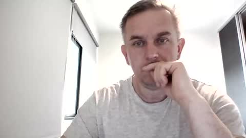 matureontheedge online show from 9, 5, 2026
