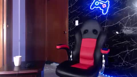 Snapshot of maty_hard chatting on 8, 1, 2025 Matias online show from 8, 1, 2025