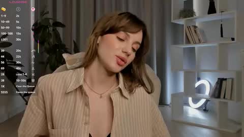 Snapshot of mauddenmon chatting on 9, 9, 2025 Lucy online show from 9, 9, 2025
