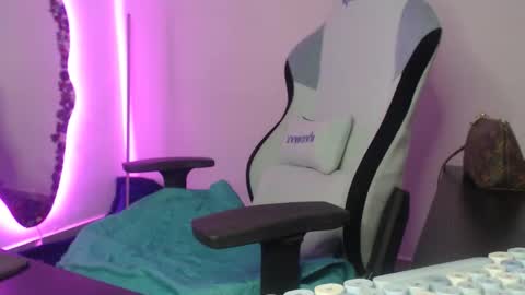 Mau and Lauren online show from 10, 3, 2026