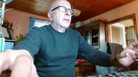 Snapshot of mauriceandre chatting on 5, 12, 2024 Maurice online show from 5, 12, 2024