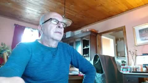 Snapshot of mauriceandre chatting on 18, 12, 2024 Maurice online show from 18, 12, 2024