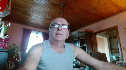 Snapshot of mauriceandre chatting on 23, 12, 2024 Maurice online show from 23, 12, 2024