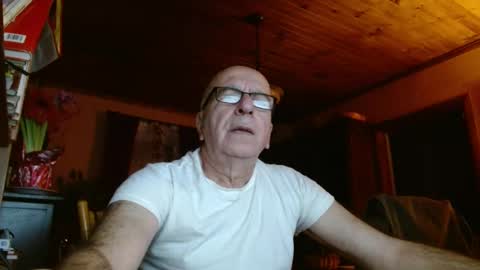 Snapshot of mauriceandre chatting on 30, 12, 2024 Maurice online show from 30, 12, 2024