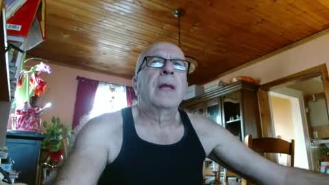 Snapshot of mauriceandre chatting on 1, 1, 2025 Maurice online show from 1, 1, 2025