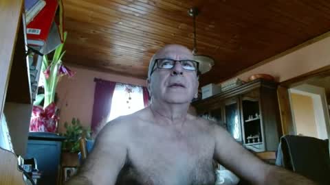 Snapshot of mauriceandre chatting on 13, 1, 2025 Maurice online show from 13, 1, 2025