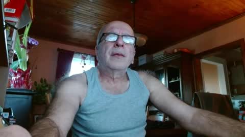 Snapshot of mauriceandre chatting on 17, 1, 2025 Maurice online show from 17, 1, 2025