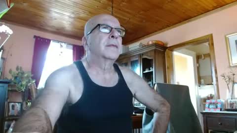 Snapshot of mauriceandre chatting on 24, 2, 2025 Maurice online show from 24, 2, 2025