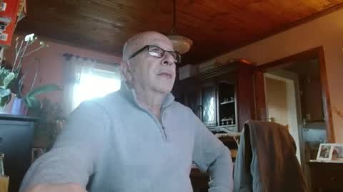 Snapshot of mauriceandre chatting on 19, 12, 2025 Maurice online show from 19, 12, 2025