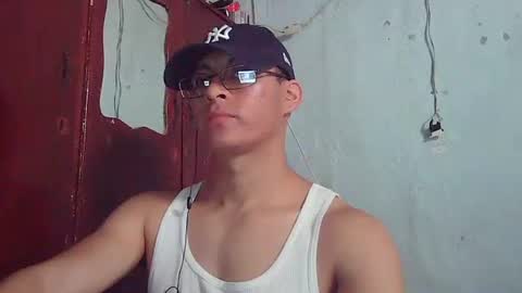 Snapshot of maurodirty chatting on 4, 12, 2025 Mauro online show from 4, 12, 2025