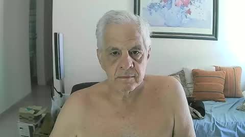 Snapshot of max_2017 chatting on 5, 1, 2025 max_2017 online show from 5, 1, 2025