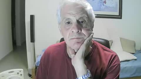 Snapshot of max_2017 chatting on 28, 11, 2025 max_2017 online show from 28, 11, 2025