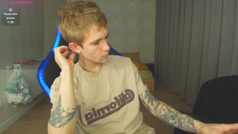 Snapshot of max_gen chatting on 20, 12, 2024 Max Gen with tats 24years And Ethan without tats 20 years online show from 20, 12, 2024