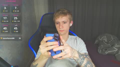 Snapshot of max_gen chatting on 22, 1, 2025 Max Gen with tats 24years And Ethan without tats 20 years online show from 22, 1, 2025