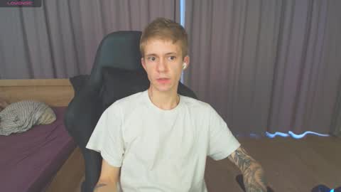 Snapshot of max_gen chatting on 8, 2, 2025 Max Gen with tats 24years And Ethan without tats 20 years online show from 8, 2, 2025