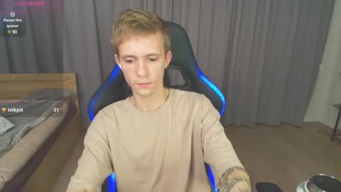 Snapshot of max_gen chatting on 10, 2, 2025 Max Gen with tats 24years And Ethan without tats 20 years online show from 10, 2, 2025