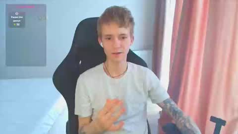 Snapshot of max_gen chatting on 28, 2, 2025 Max Gen with tats 24years And Ethan without tats 20 years online show from 28, 2, 2025