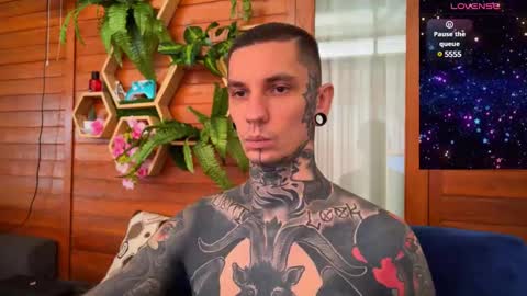 Snapshot of max_reaves chatting on 19, 12, 2024 online show from 19, 12, 2024